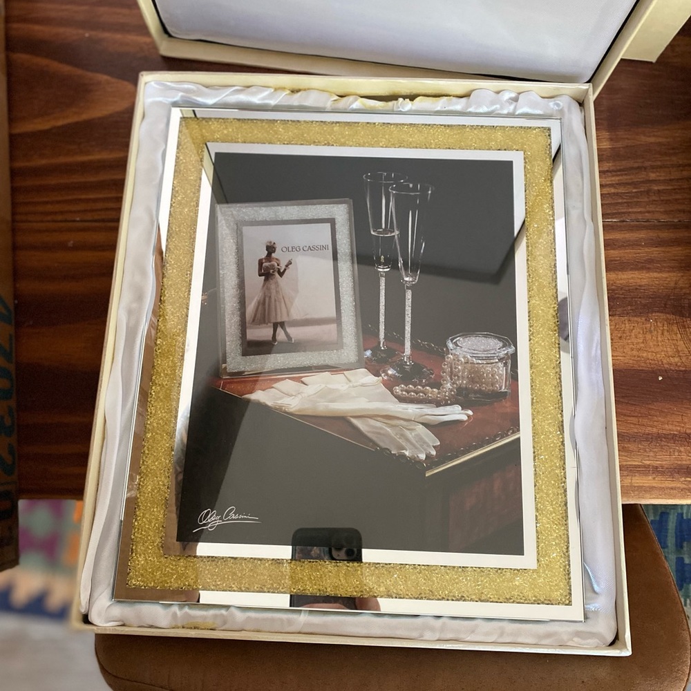 New Crystal diamond Oleg Cassini picture frame